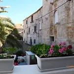 Haracic * Hvar Town