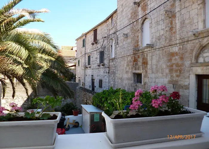 Haracic * Hvar Town